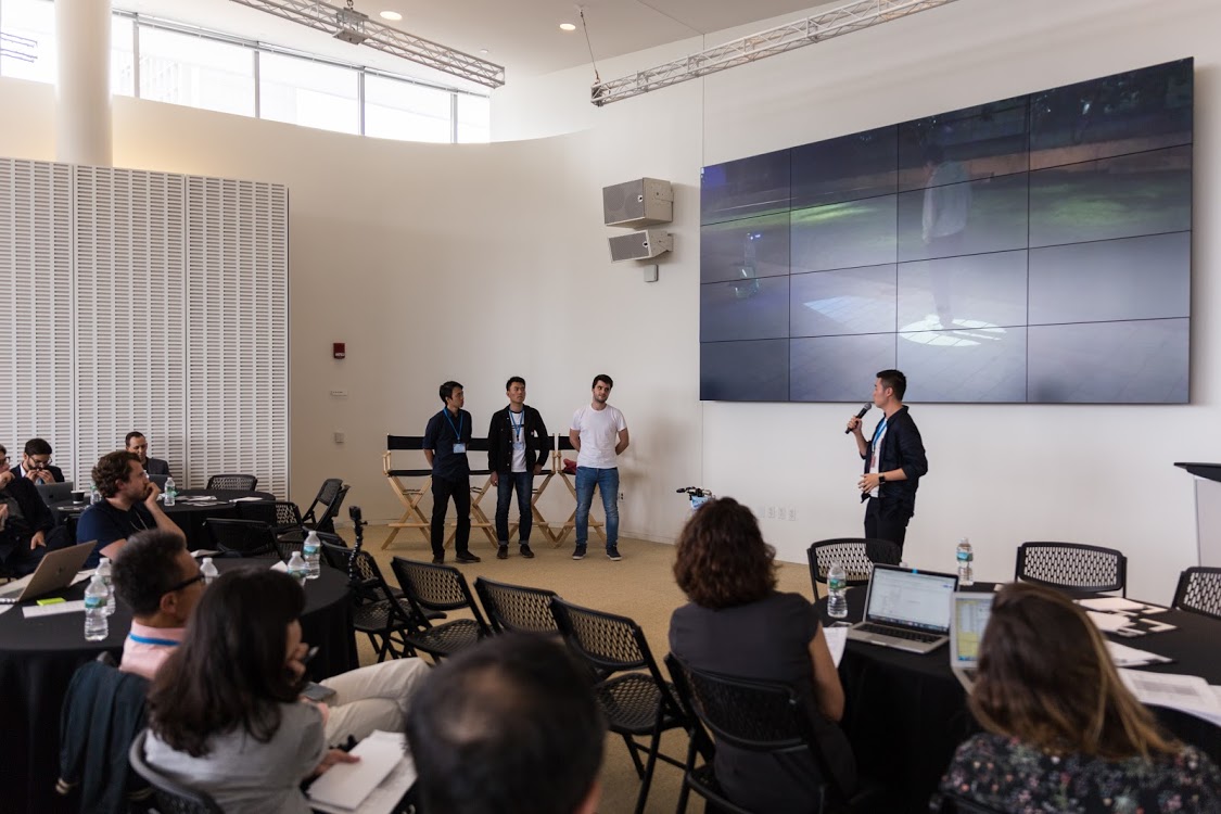 jerry-presents-on-hackathon